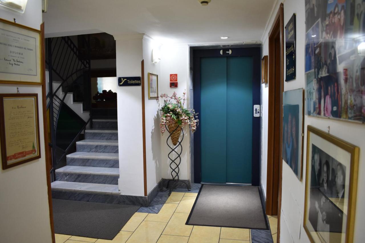 Hotel Ristorante Amitrano Pompeia Exterior foto