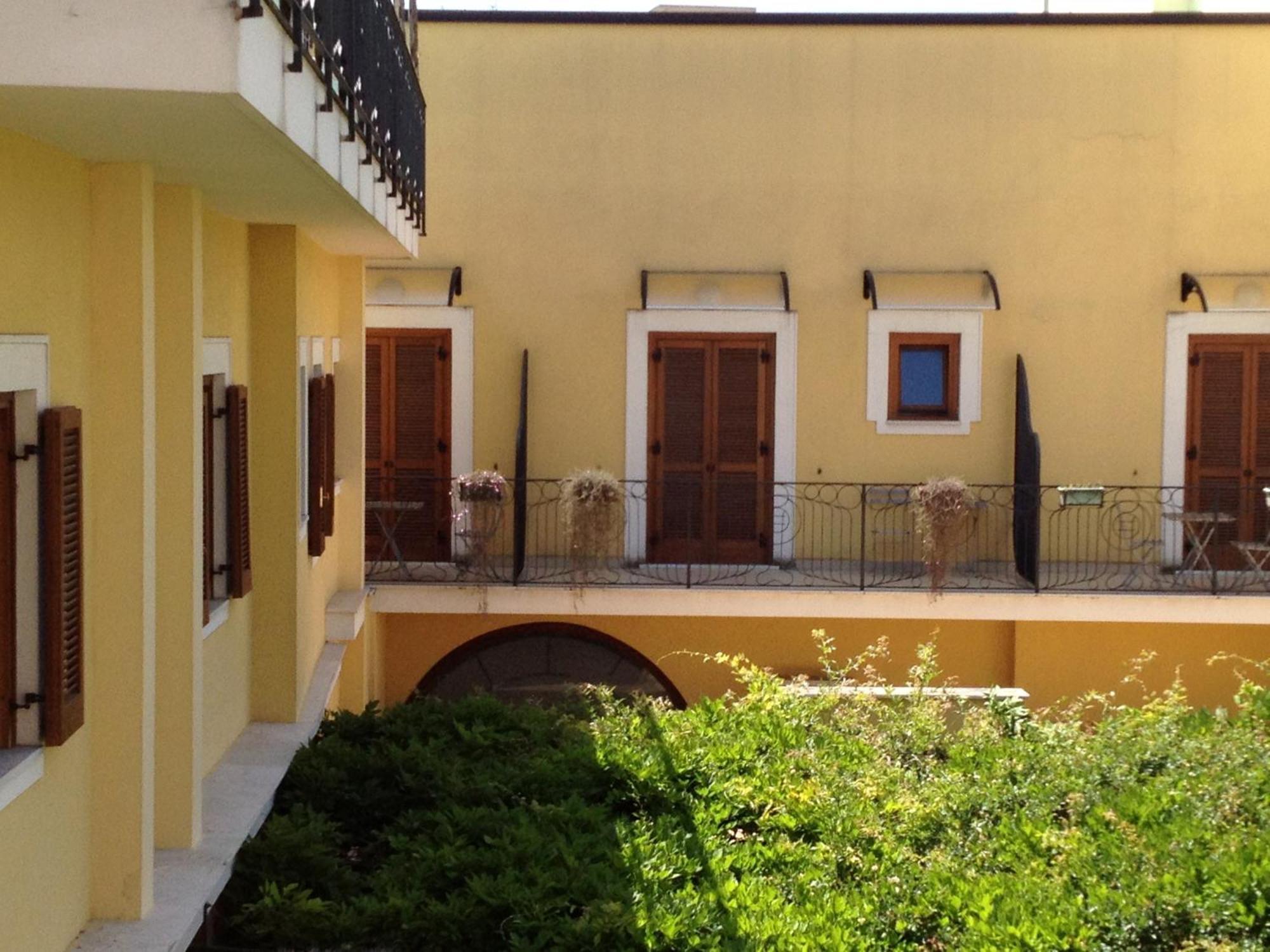 Hotel Ristorante Amitrano Pompeia Exterior foto