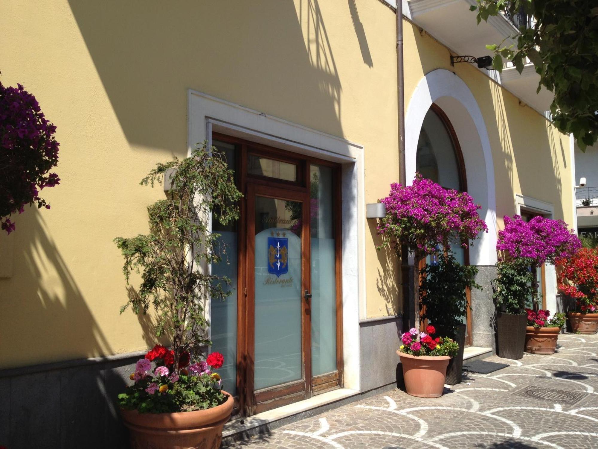 Hotel Ristorante Amitrano Pompeia Exterior foto
