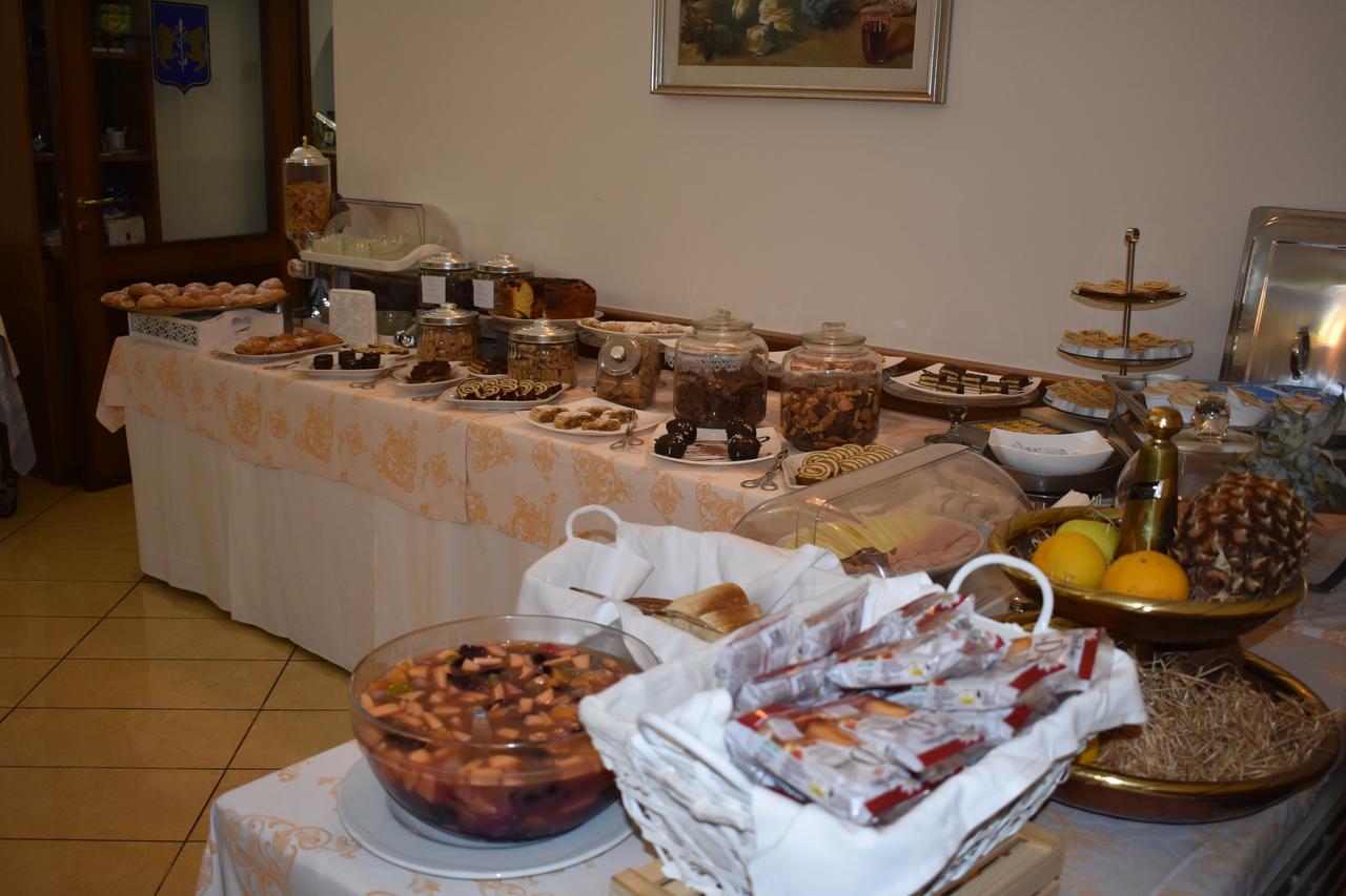 Hotel Ristorante Amitrano Pompeia Exterior foto