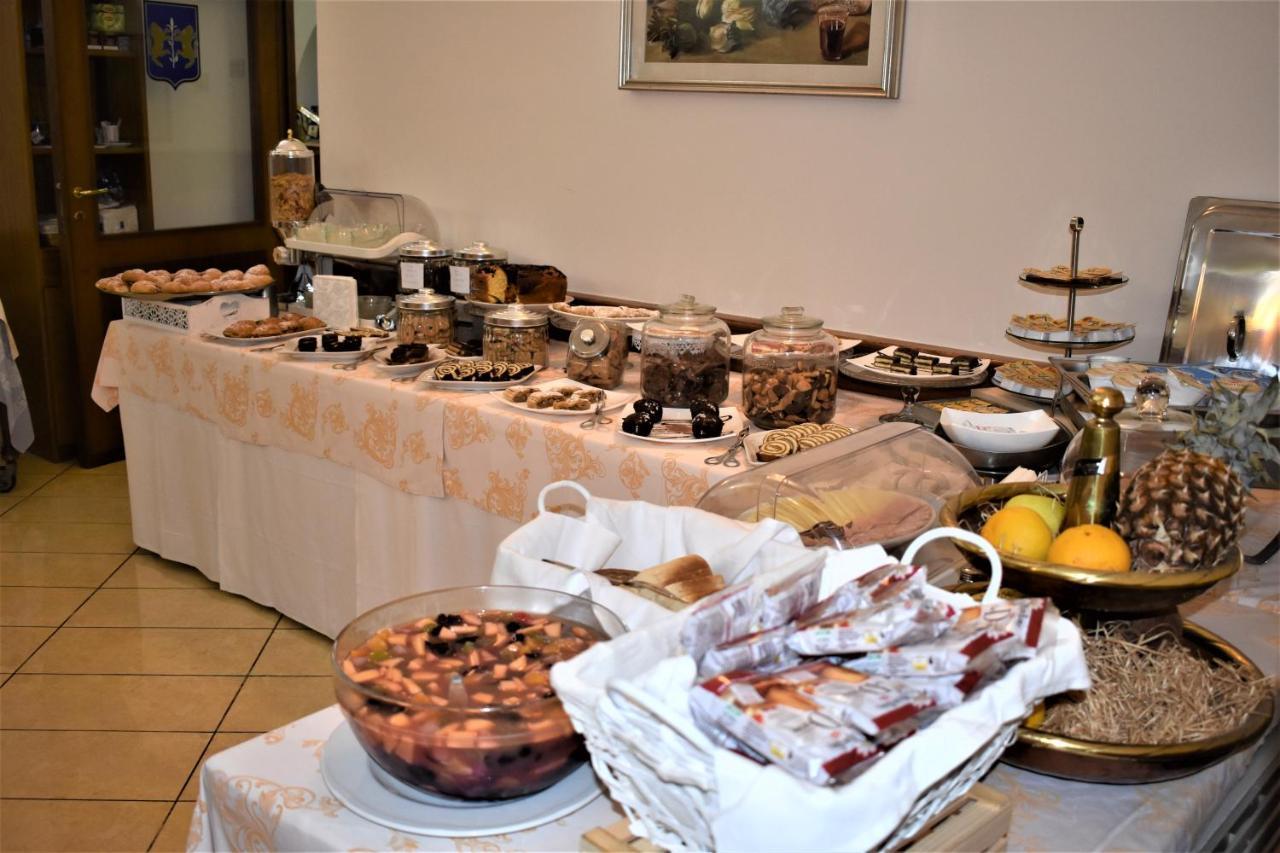Hotel Ristorante Amitrano Pompeia Exterior foto